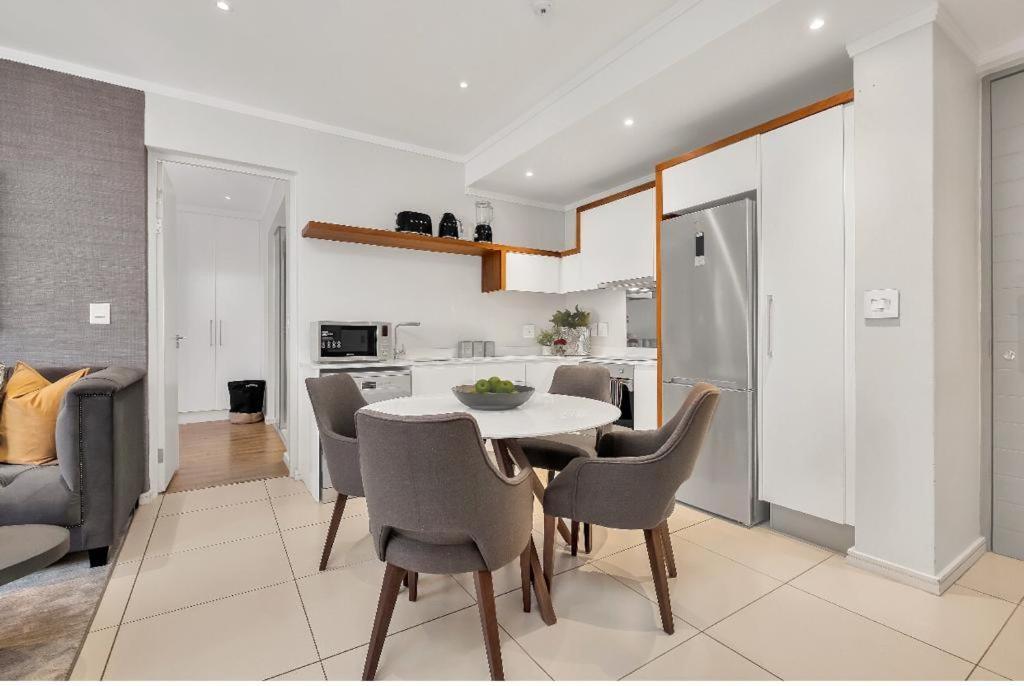 Apartment Sandton Smart Thirteen Johannesburg