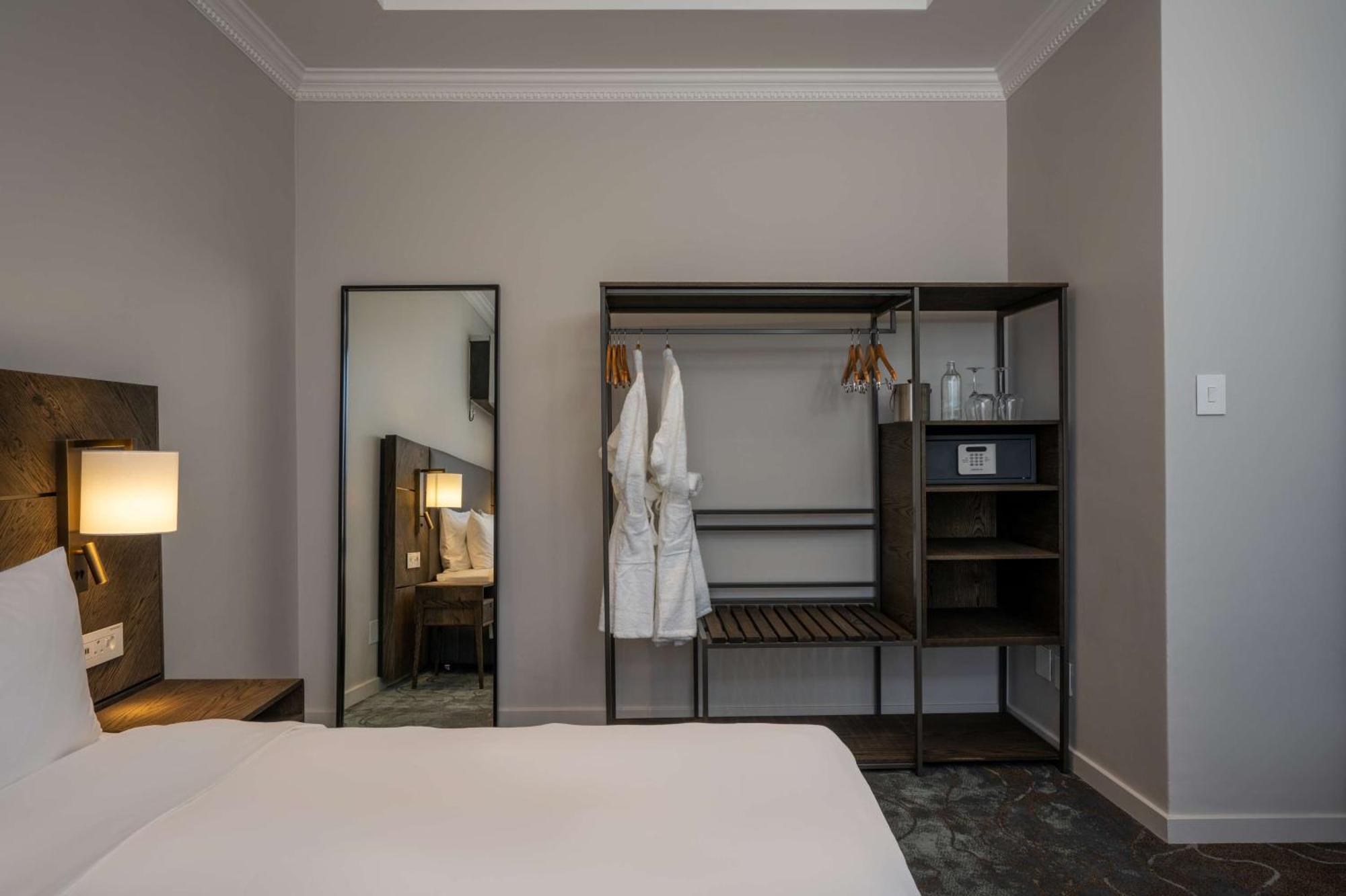 Radisson And Convention Centre Or Tambo Airport Hotel