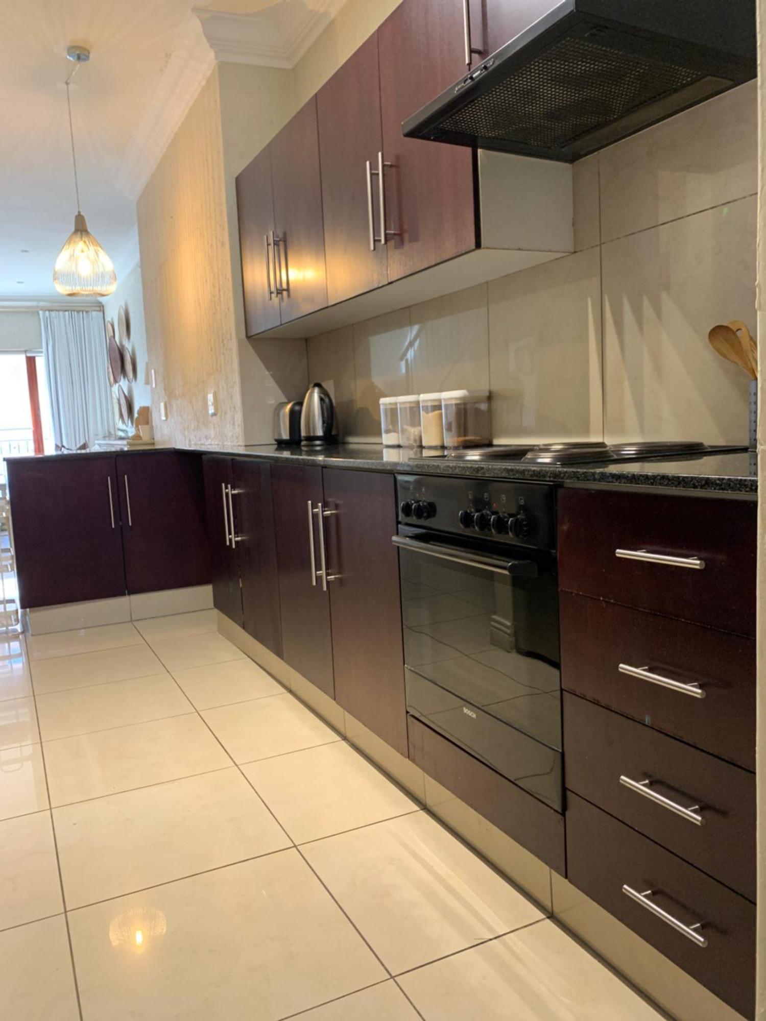 Two Bedroom In Sandton 2,5km From Sandton Homestay *