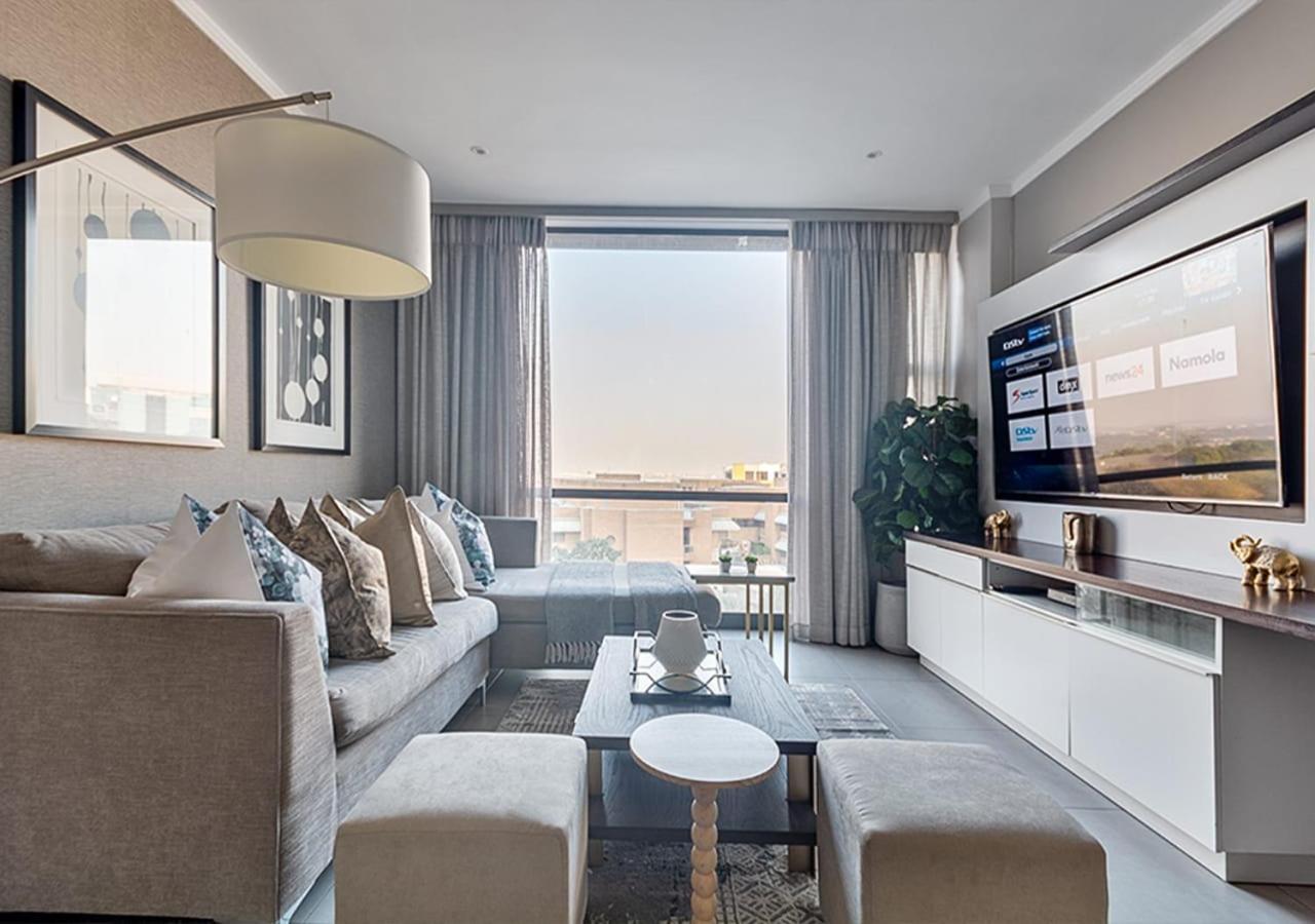 Masingita Towers Elegant Power & Water Backup Apartment *