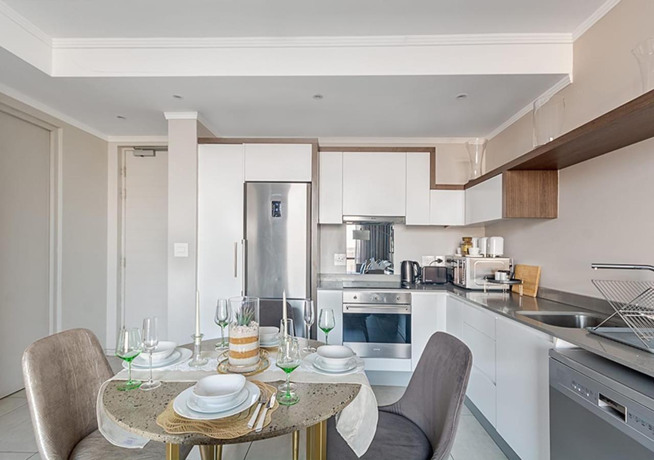 Masingita Towers Elegant Power & Water Backup Apartment *