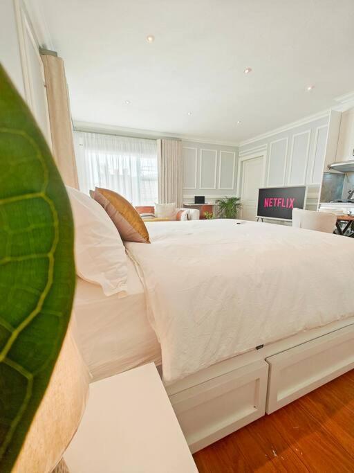 Blessed House Luxury Into Nature In Sandton *