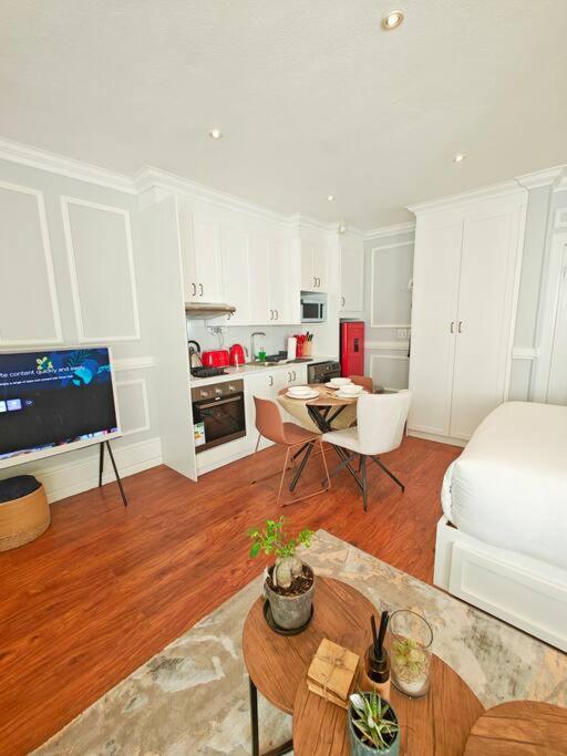 Blessed House Luxury Into Nature In Sandton