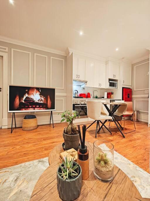 Blessed House Luxury Into Nature In Sandton *