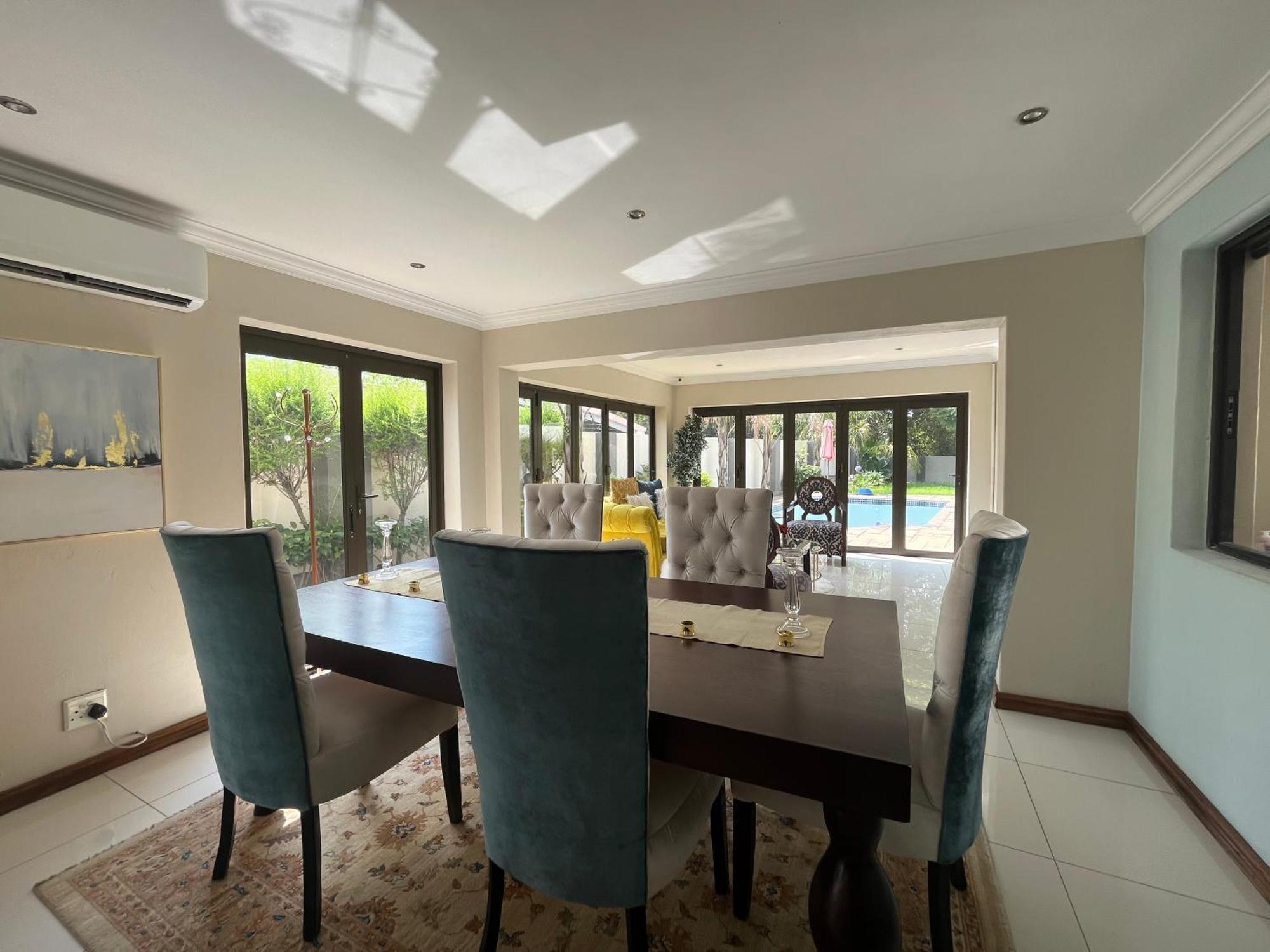Apartment 4 Bedroom Elegant House In Bryanston Sandton