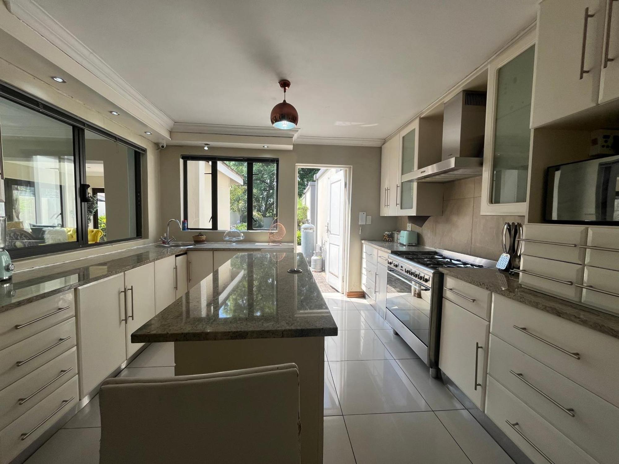 4 Bedroom Elegant House In Bryanston Sandton * Johannesburg