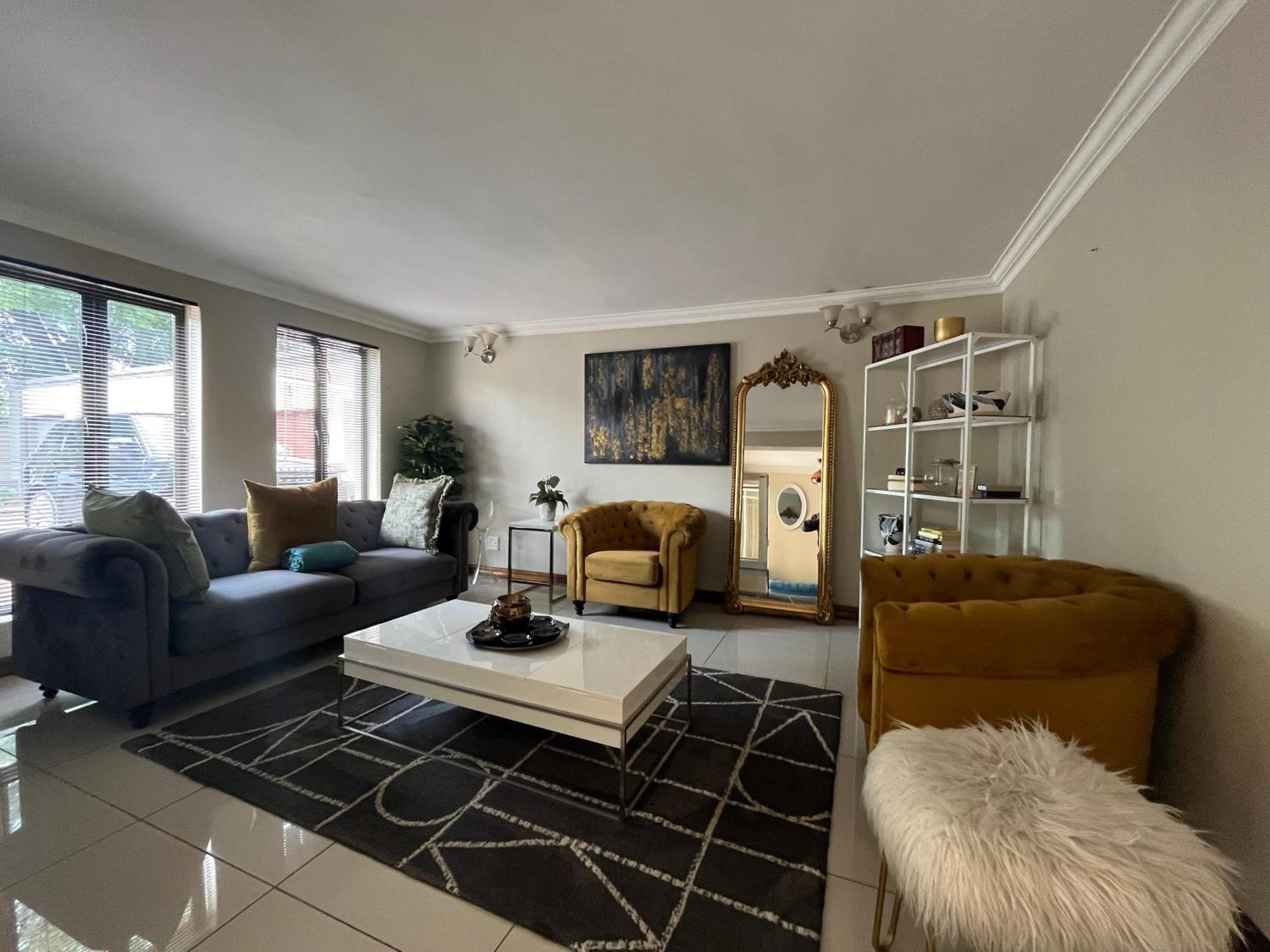 4 Bedroom Elegant House In Bryanston Sandton *