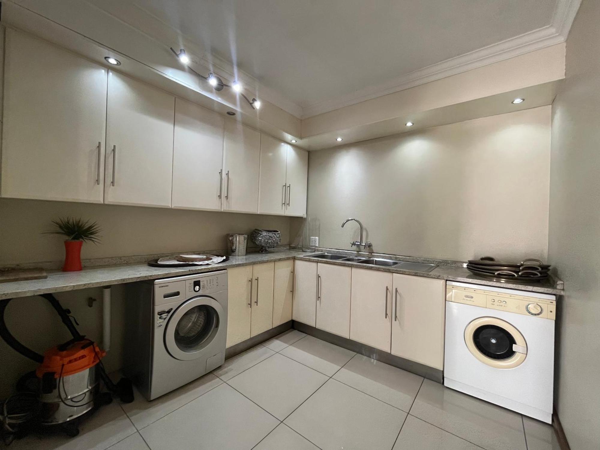 4 Bedroom Elegant House In Bryanston Sandton