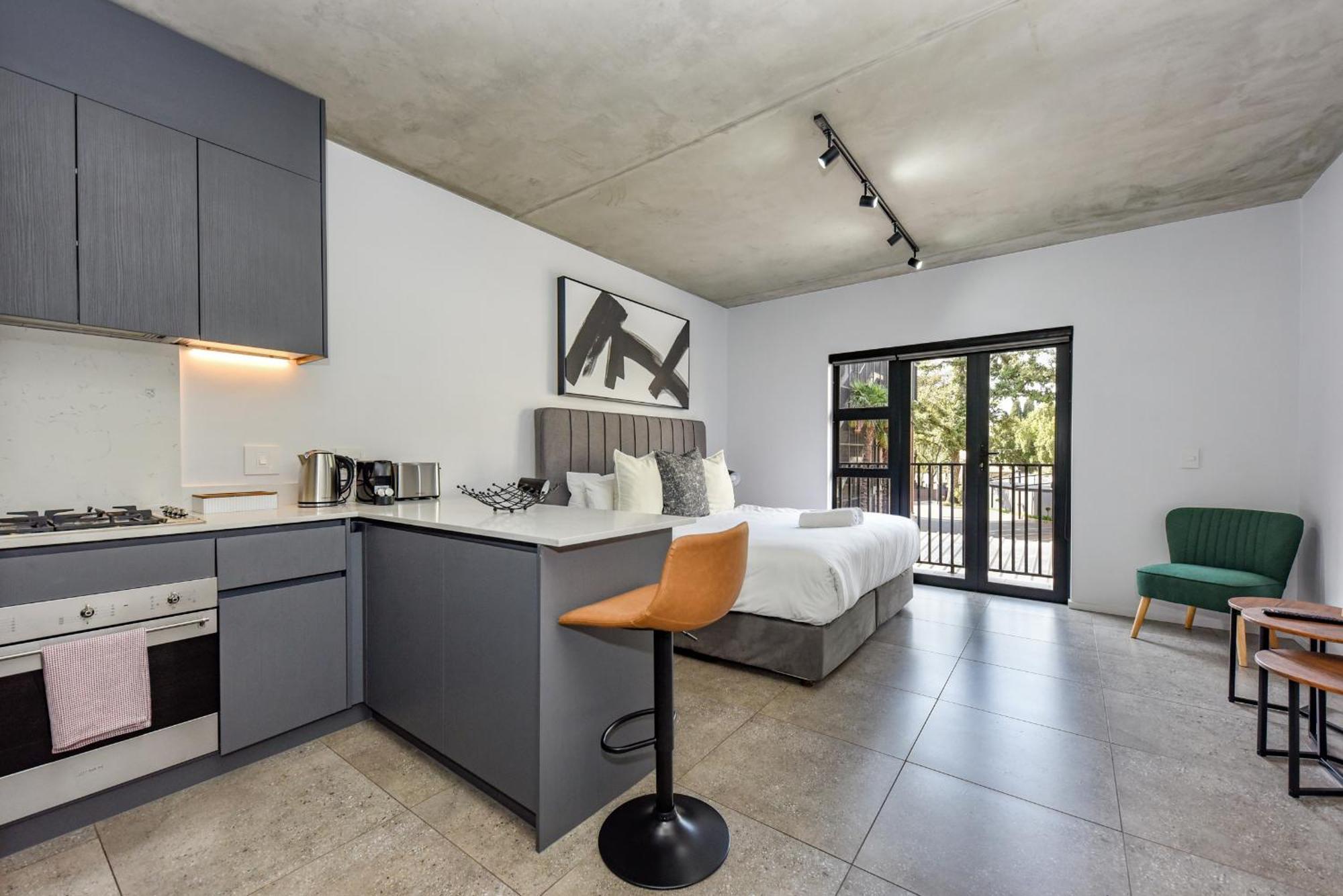 Hyde Park House 29 *