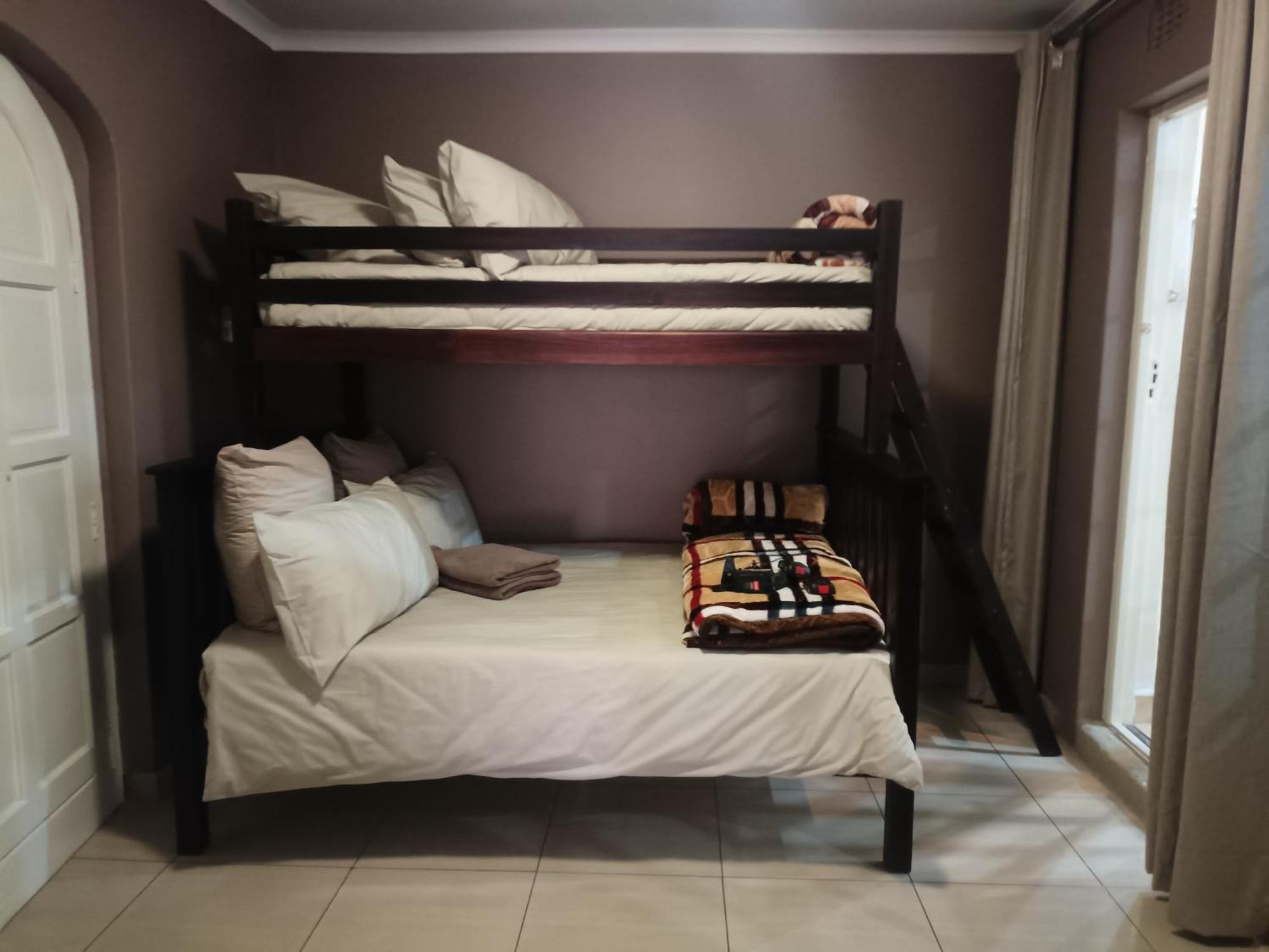 Holiday home Robertsham Estelle House