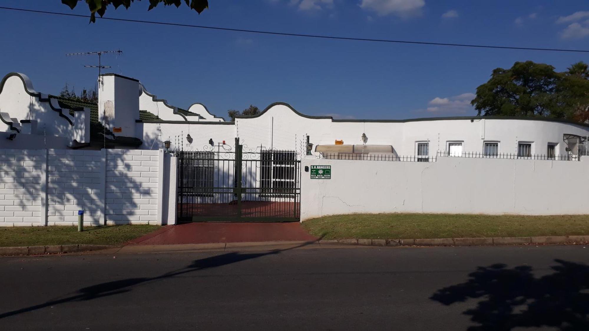 Holiday home Robertsham Estelle House *