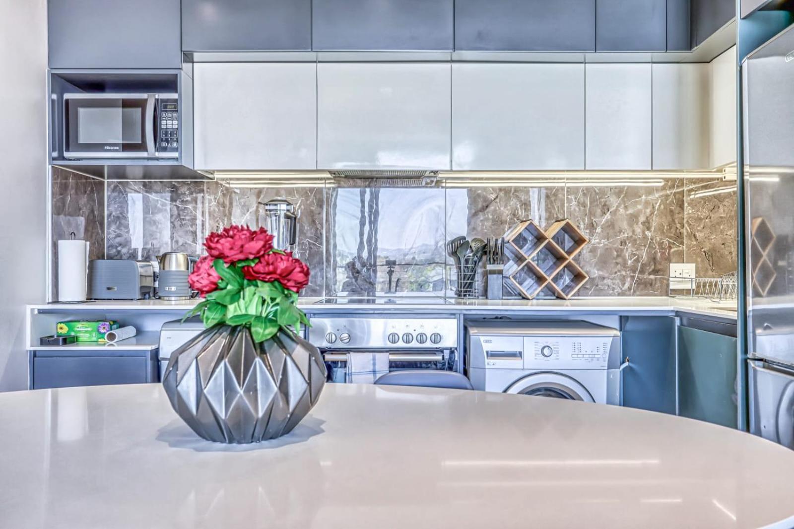 The Capital On The Park-luxurious 8th Floor Sandton Apartment Johannesburg
