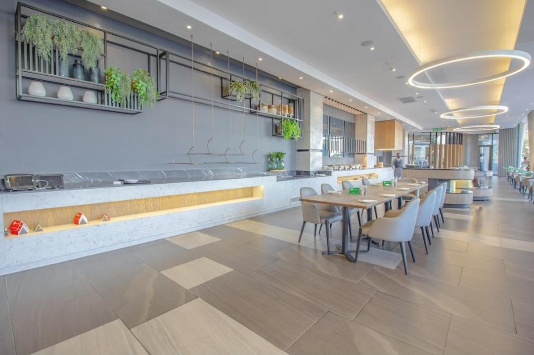 The Capital On The Park-luxurious 8th Floor Sandton Apartment Johannesburg