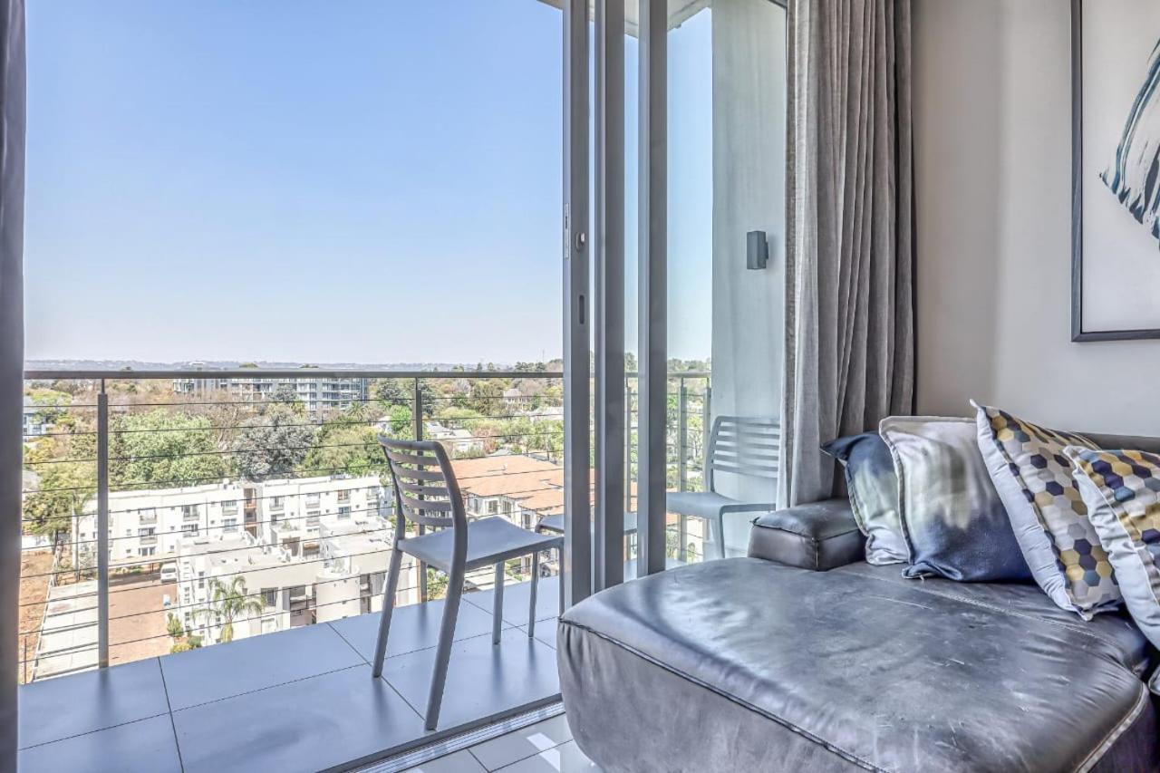 The Capital On The Park-luxurious 8th Floor Sandton Apartment