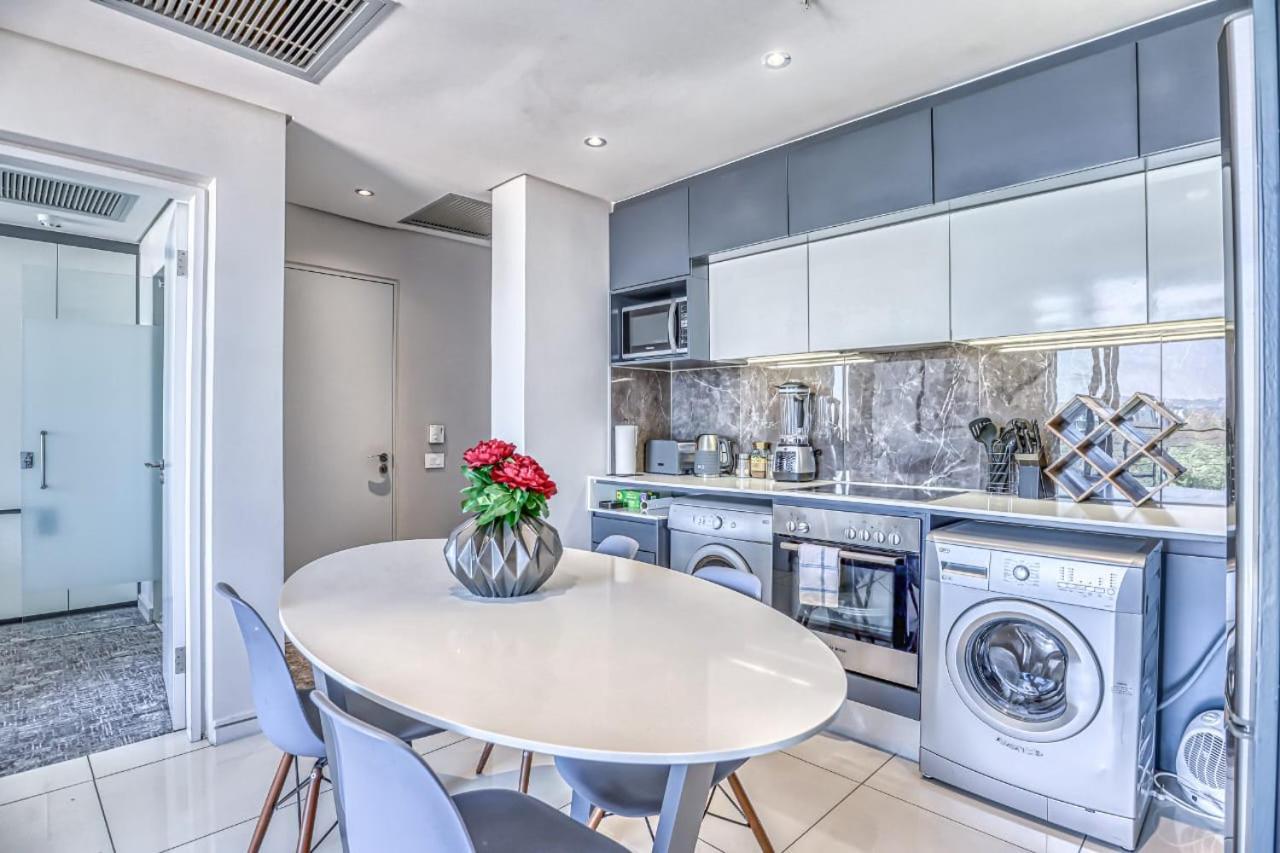 Apartment The Capital On The Park-luxurious 8th Floor Sandton