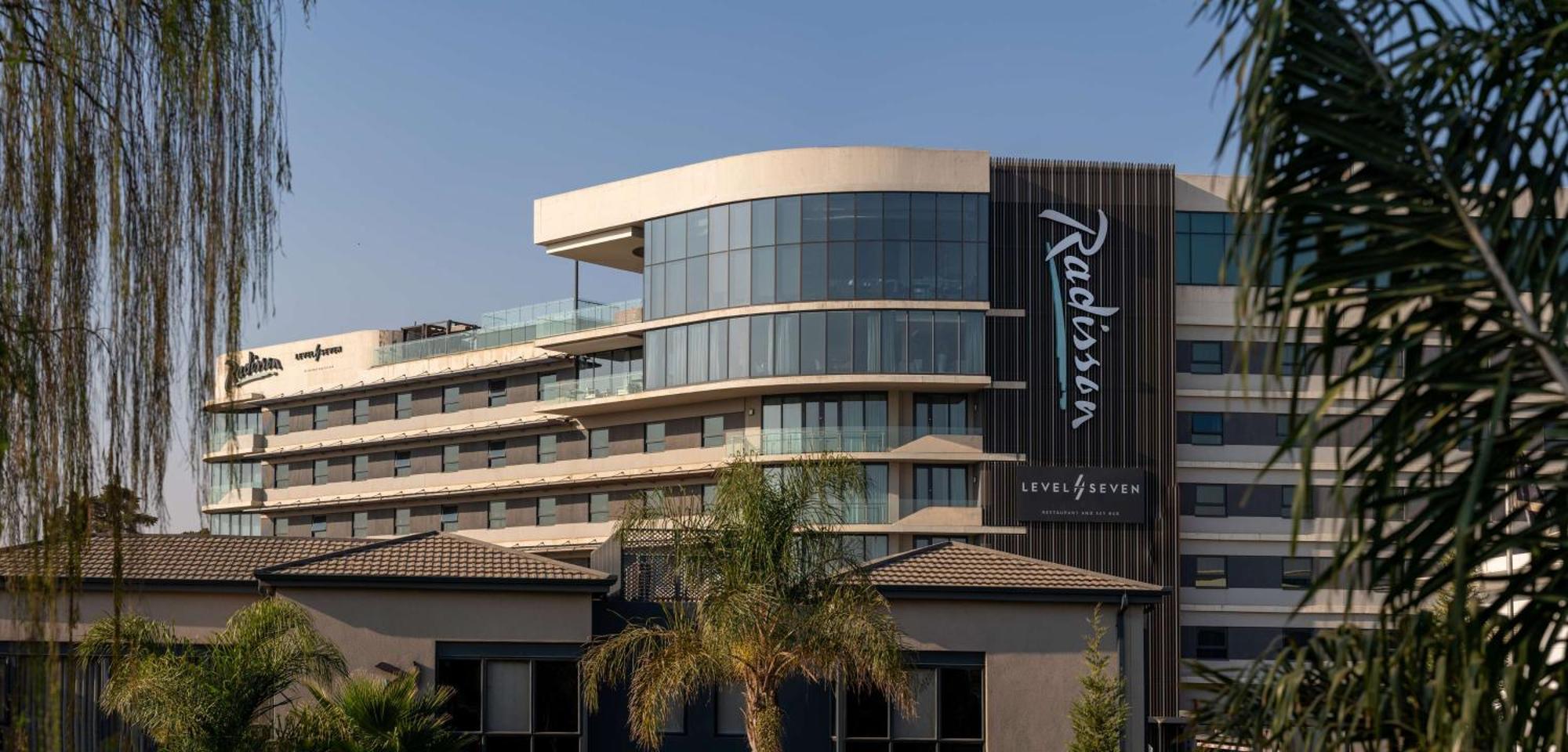 Radisson And Convention Centre Or Tambo Airport