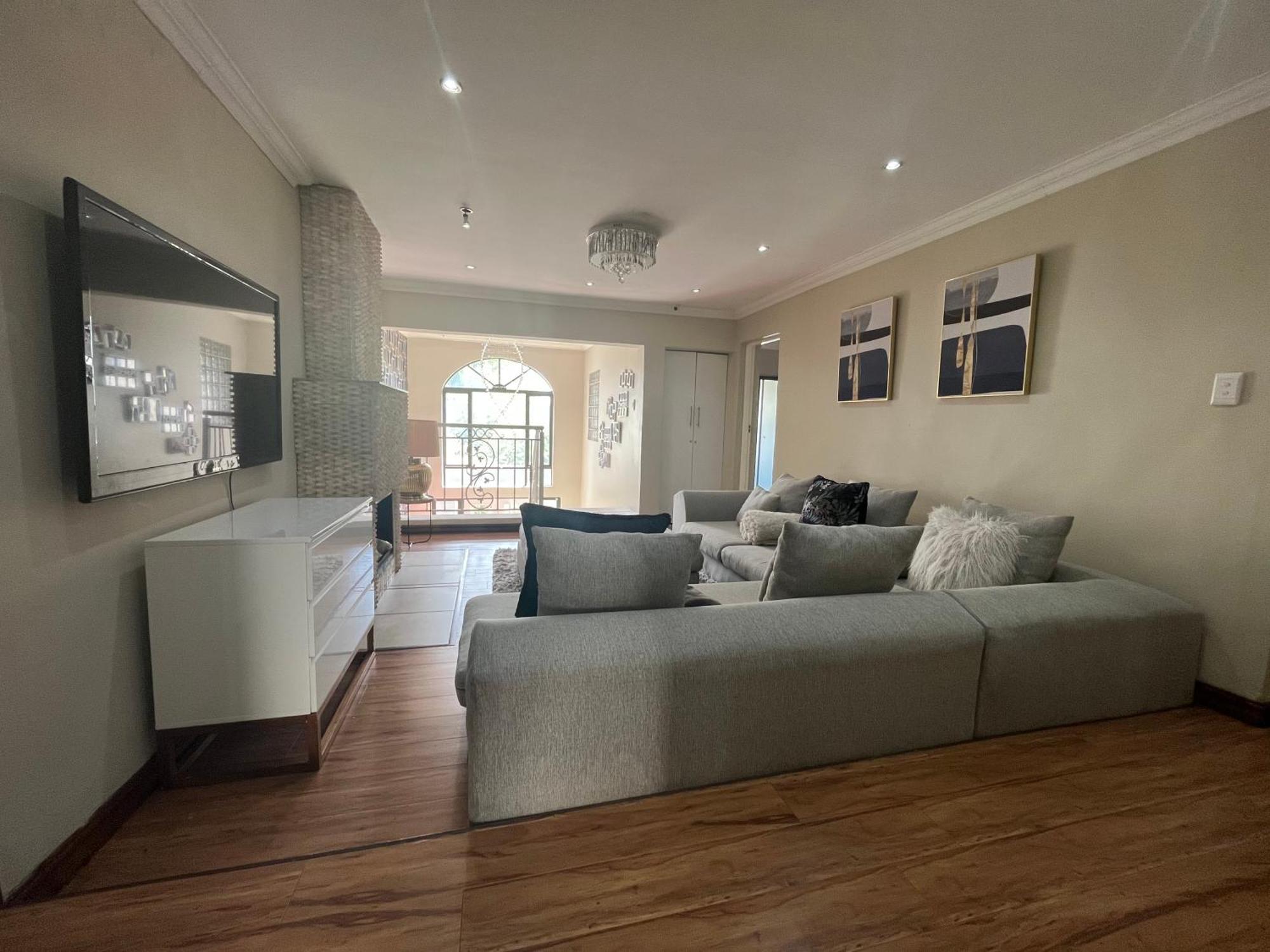 4 Bedroom Elegant Bryanston Holiday home