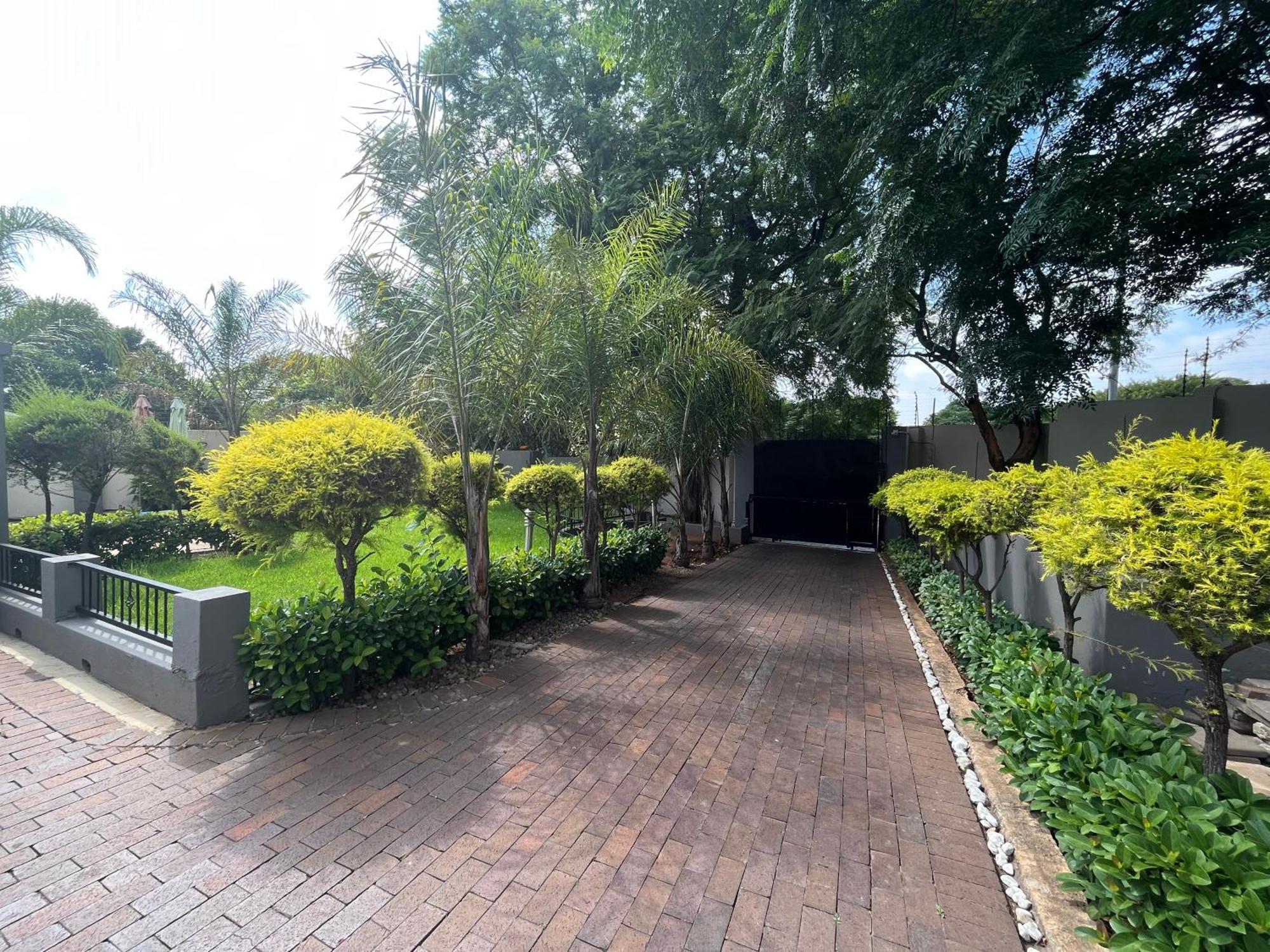 Holiday home 4 Bedroom Elegant Bryanston