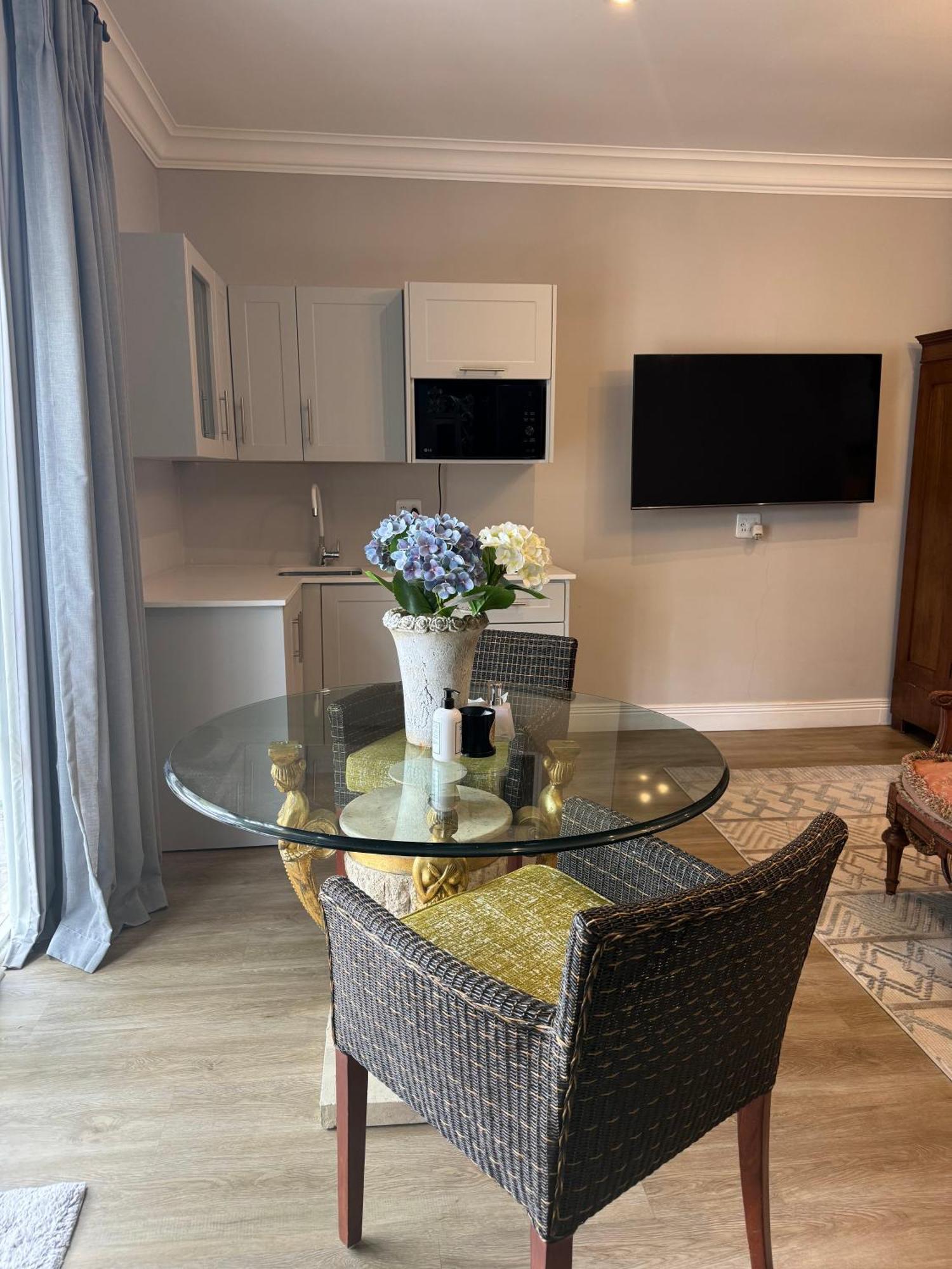 Sandton Drive - Frnch On 2nd Apartment