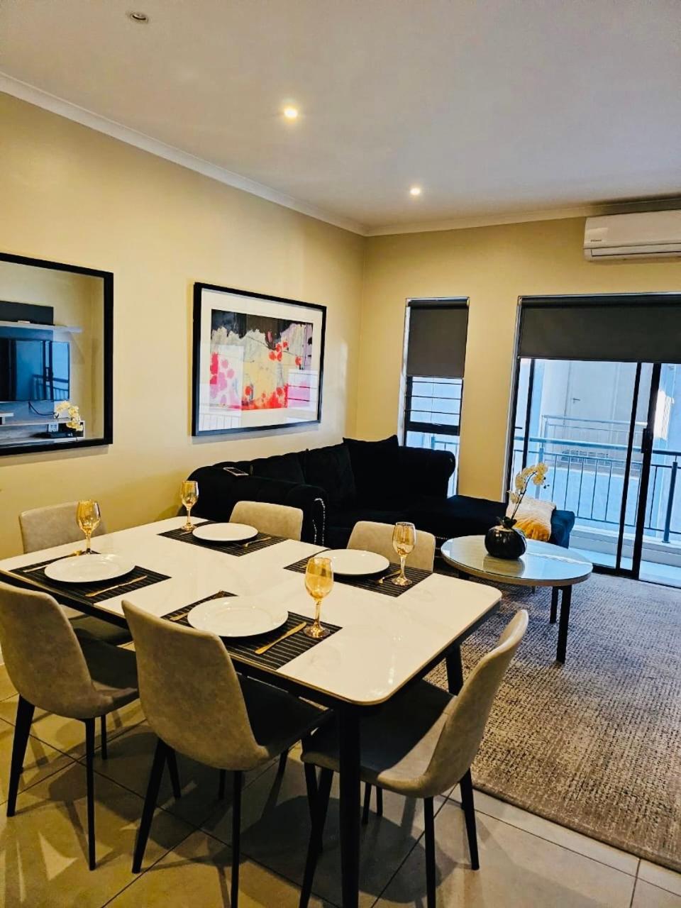 Zuriel Spaces 2 Bedrooms 2 Bathrooms Luxurious Modern * Johannesburg
