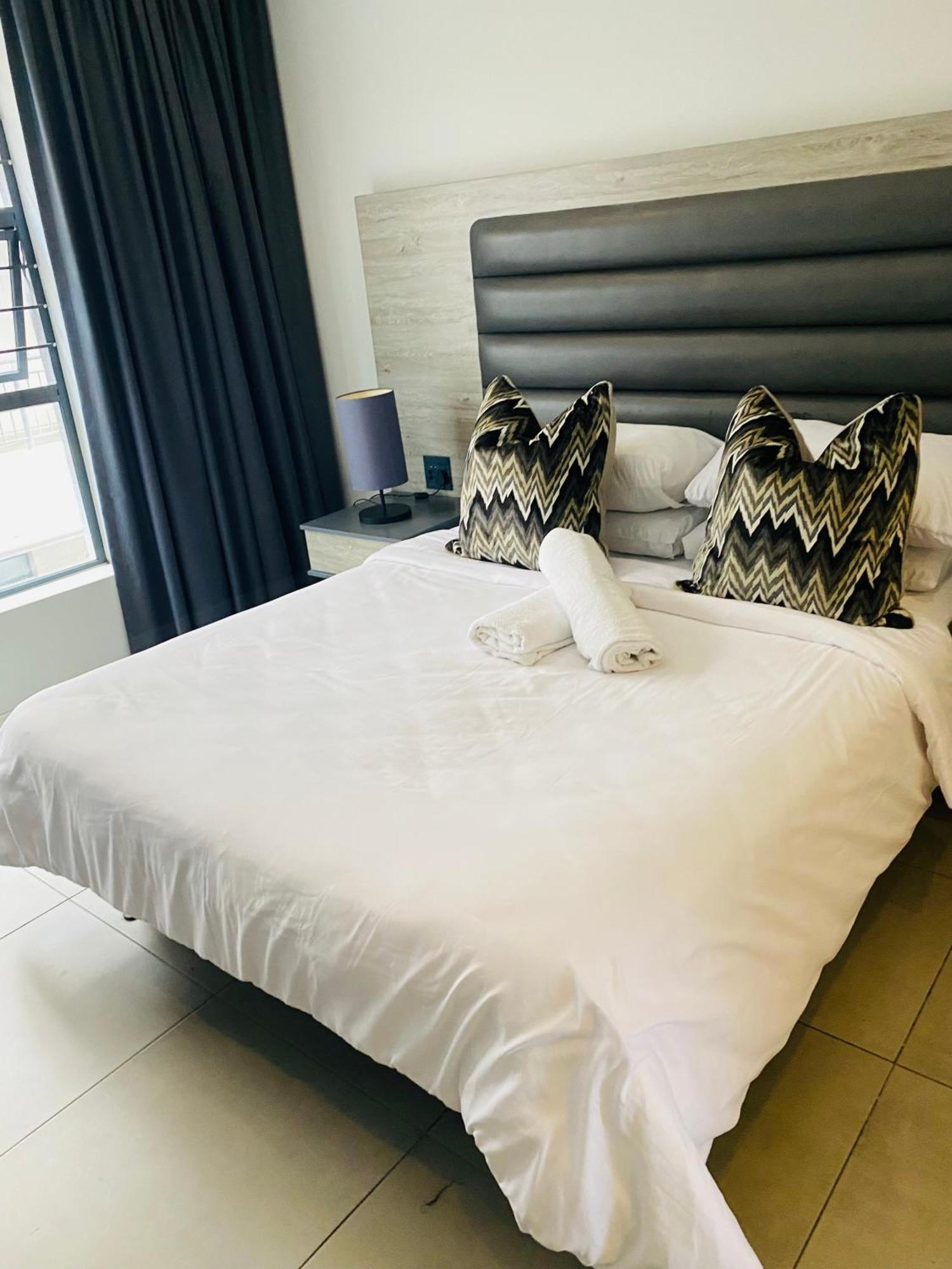 Apartment Zuriel Spaces 2 Bedrooms 2 Bathrooms Luxurious Modern *
