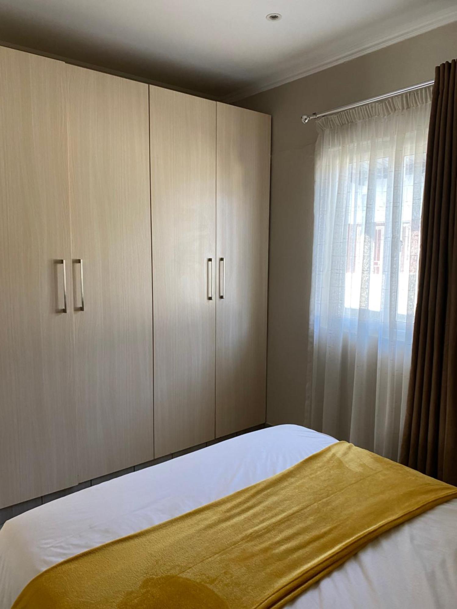 Long Stays- Or Tambo Eastgate Apartment