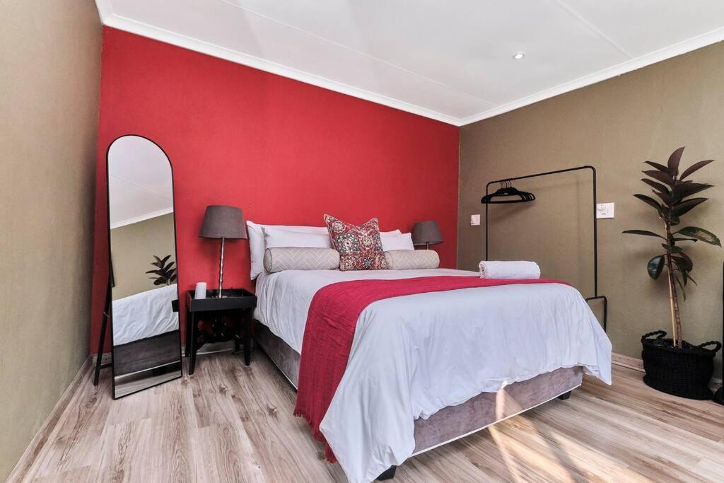 The Fir Tree Cottage, Parkhurst * Joanesburgo