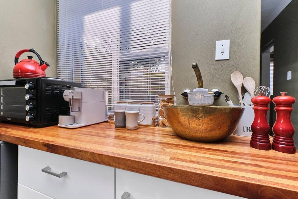 The Fir Tree Cottage, Parkhurst Apartamento Joanesburgo