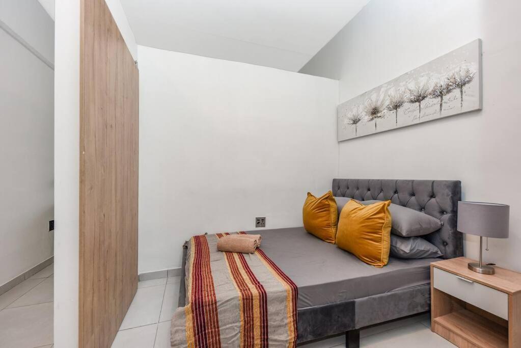 Apartment V&s Apartments-luxury Apartment5 Johannesburg