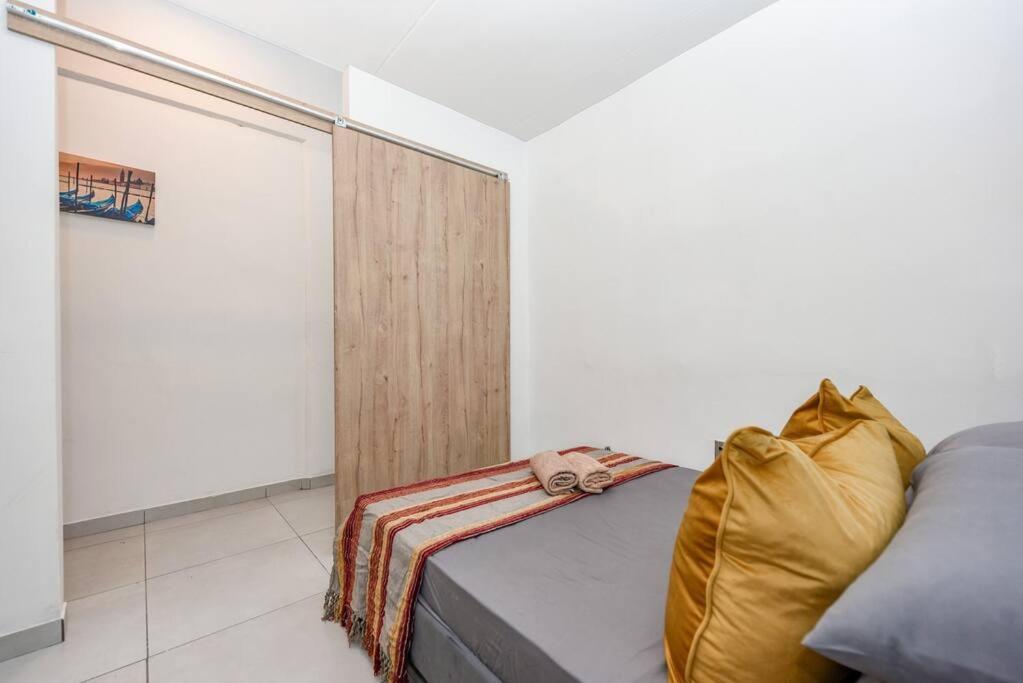 Apartment V&s Apartments-luxury Apartment5 Johannesburg