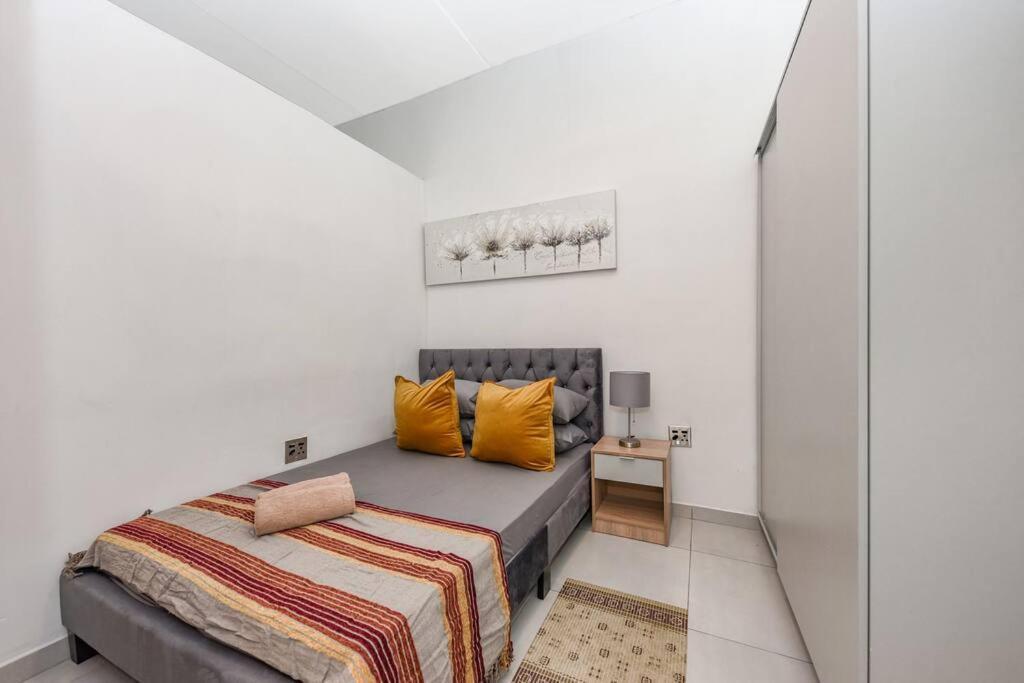 Apartment V&s Apartments-luxury Apartment5 Johannesburg