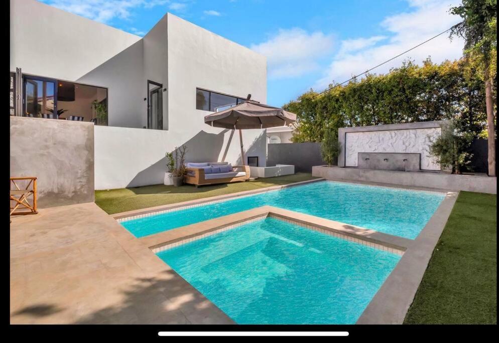 Modern Luxury In Parkhurst *