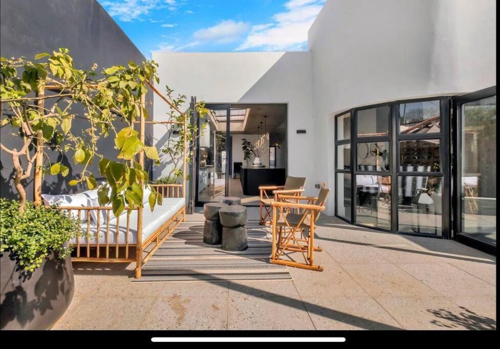 Modern Luxury In Parkhurst *