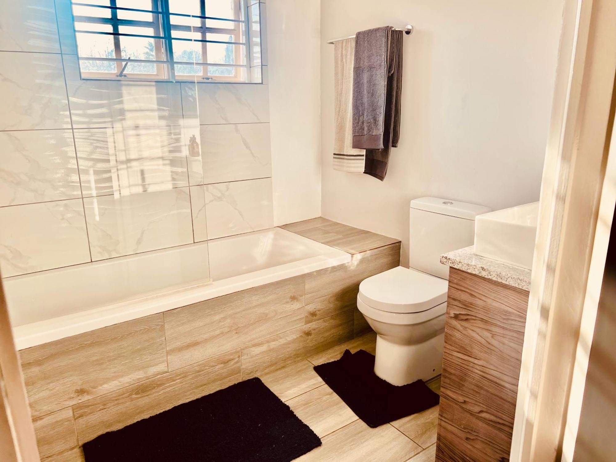 - Warm Two-bedroom Apartment Johannesburg