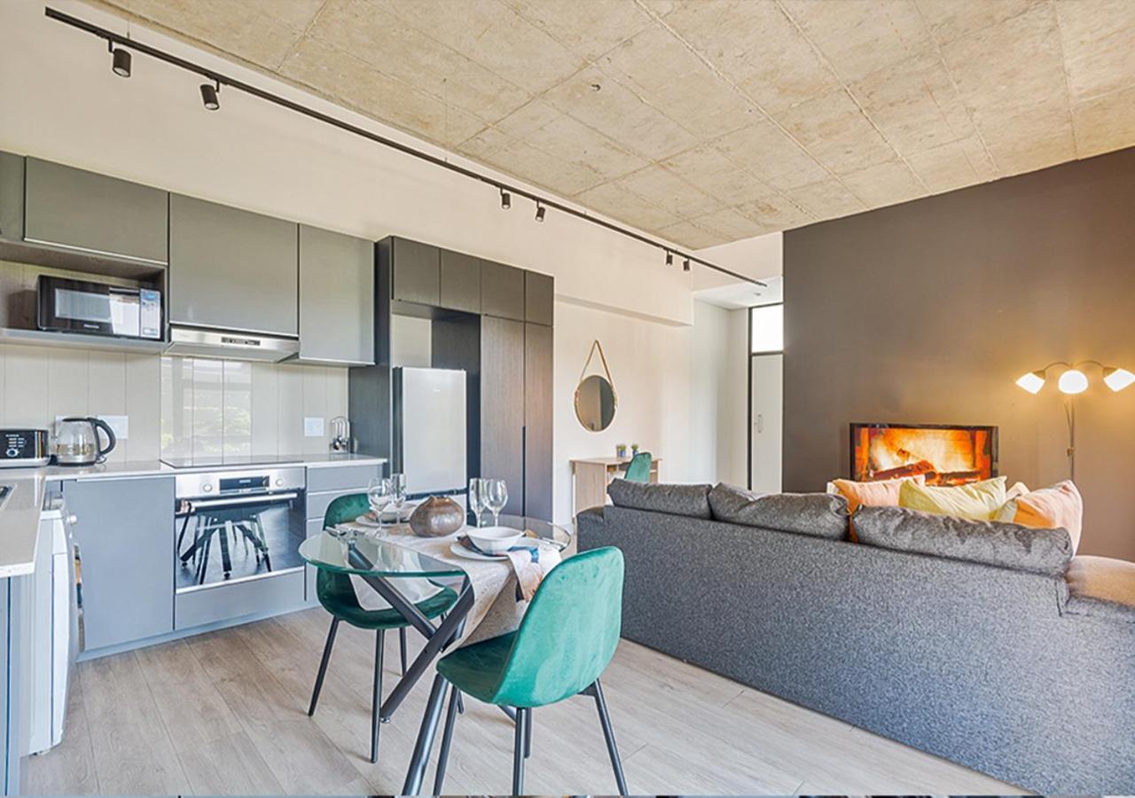 Sandton Splendid 009 Power & Water Backup Apartment *