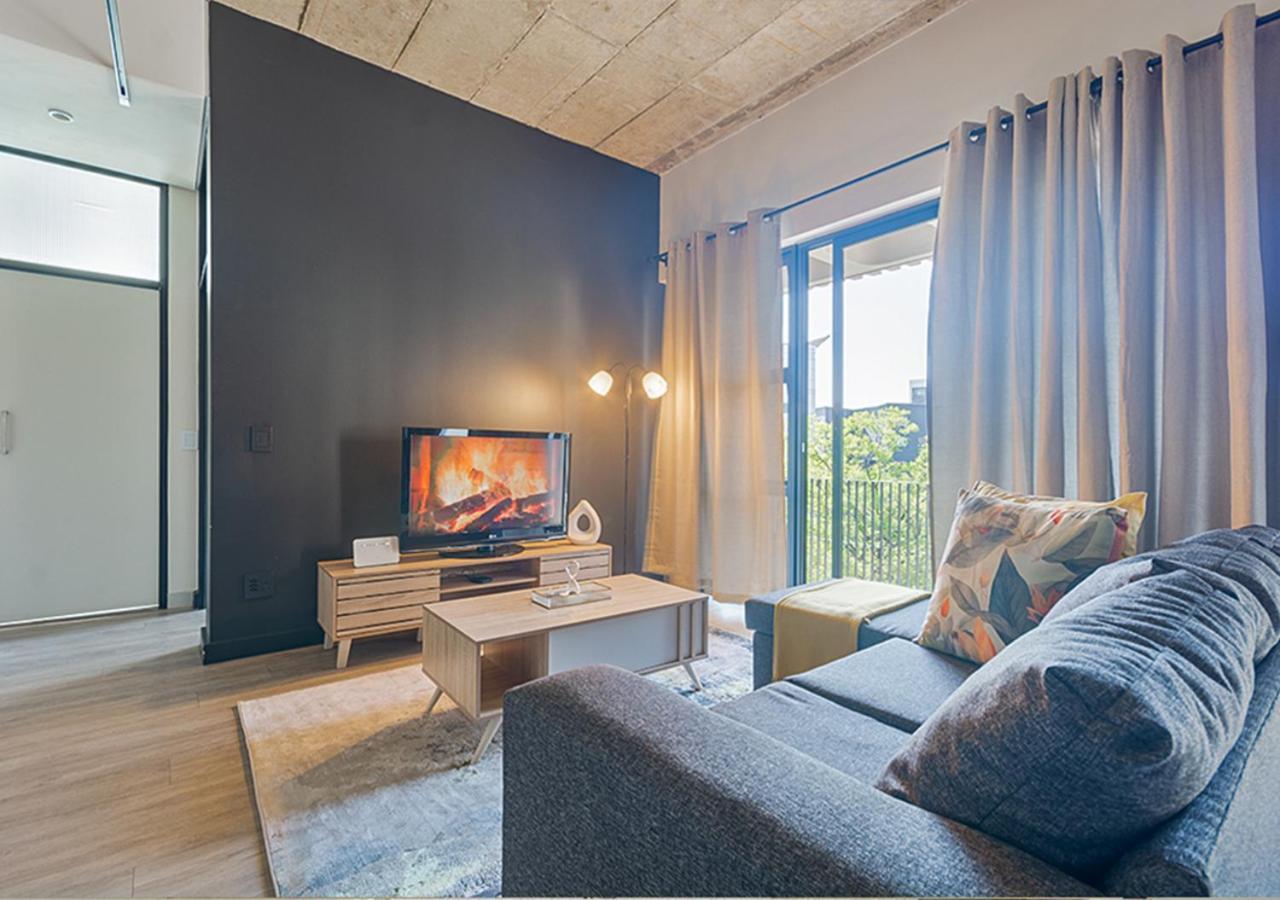 Sandton Splendid 009 Power & Water Backup Apartment Johannesburg