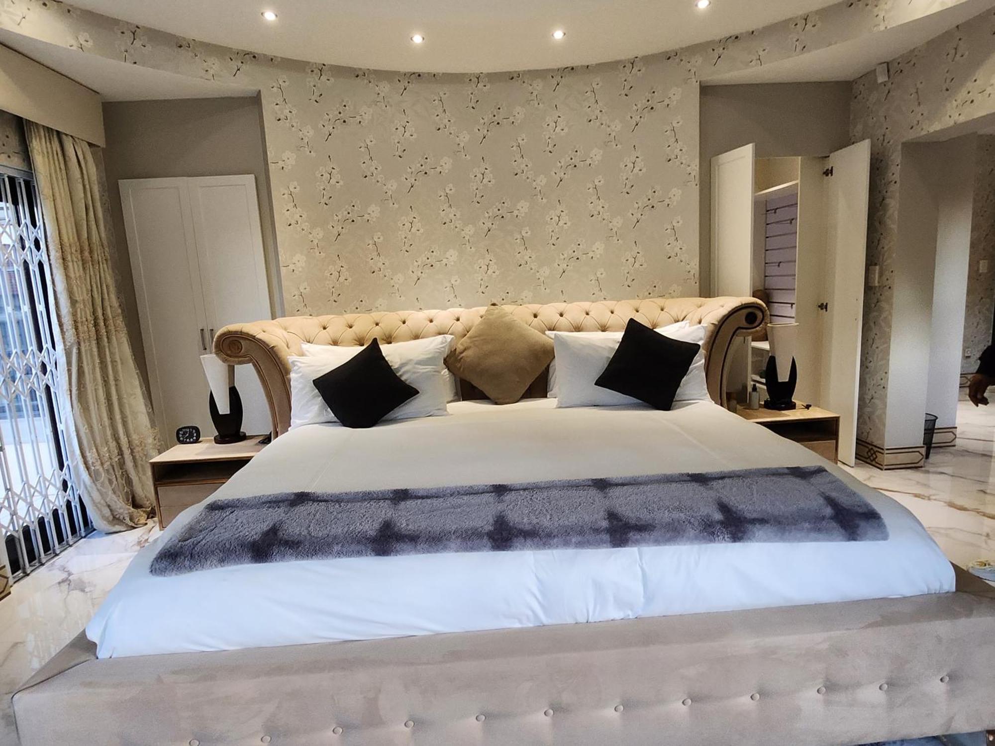 Lodge Mount Grand Boutique - 110 Mount Street