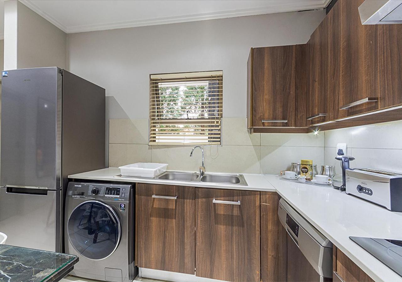 Sandton Luxury Apartment *