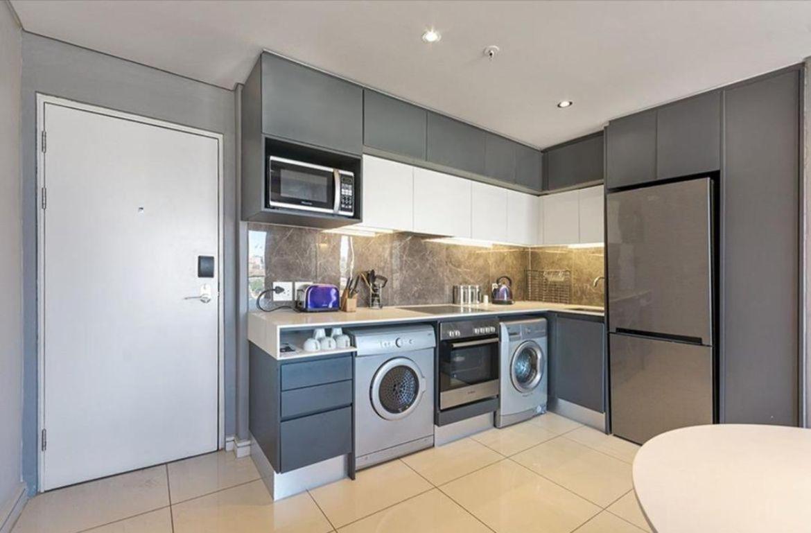 Apartment In Sandton Pool View Johannesburg