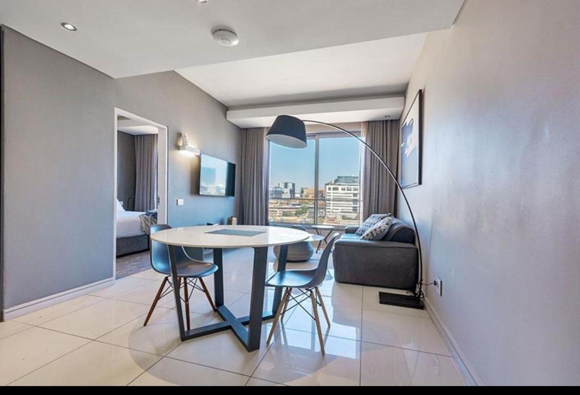 Apartment In Sandton Pool View Johannesburg
