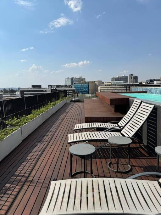 The Lineal Sandton Apartment *