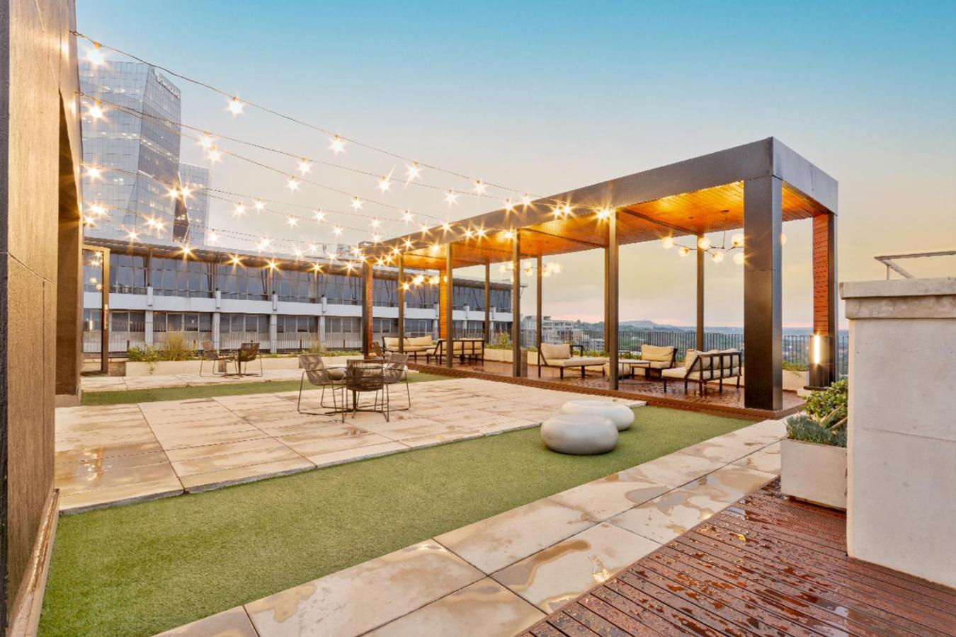 Apartment Sandton Splendid 009 Power & Water Backup Johannesburg