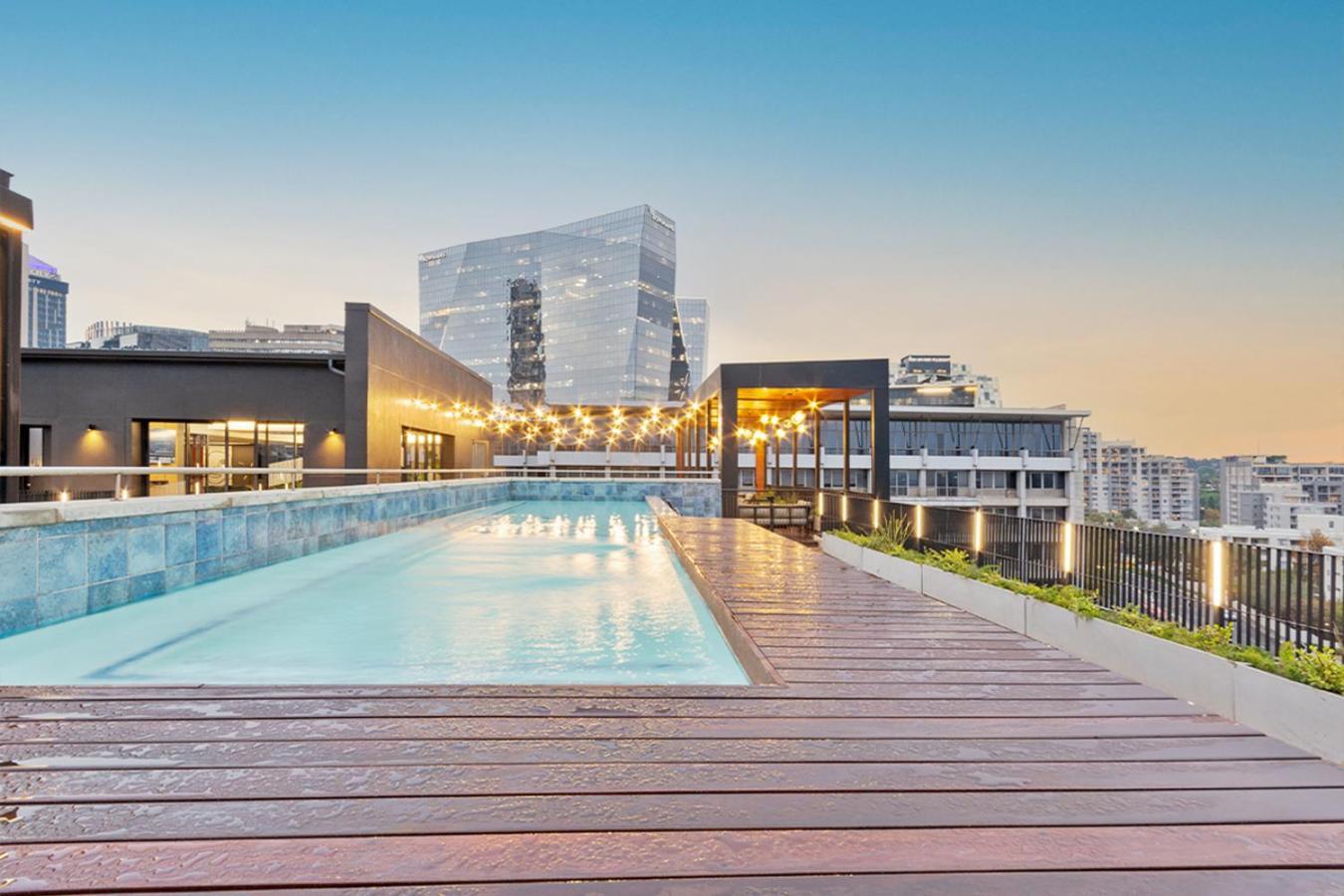 Sandton Splendid 009 Power & Water Backup Apartment