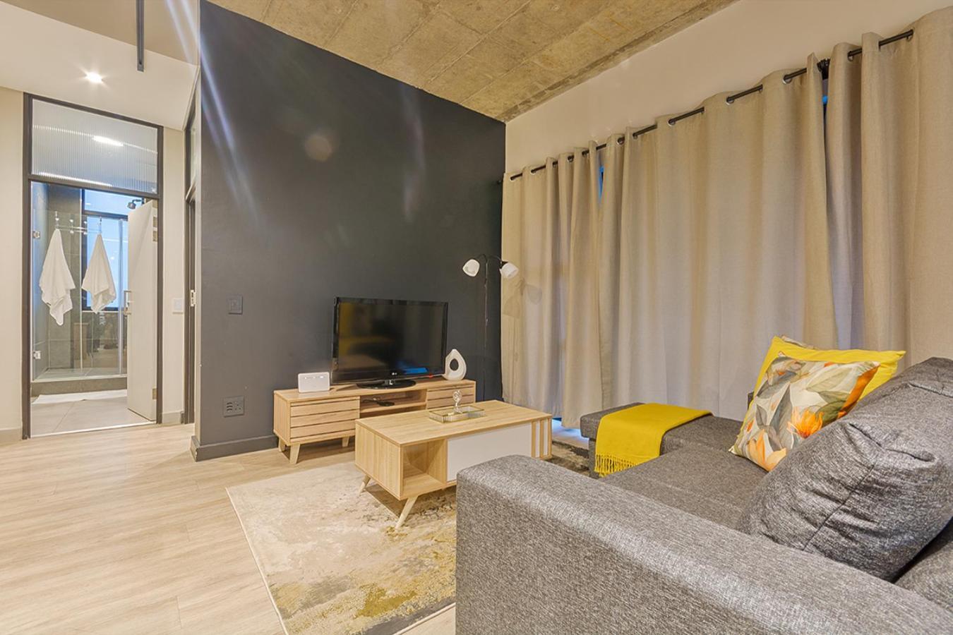 Sandton Splendid 009 Power & Water Backup Apartment Johannesburg