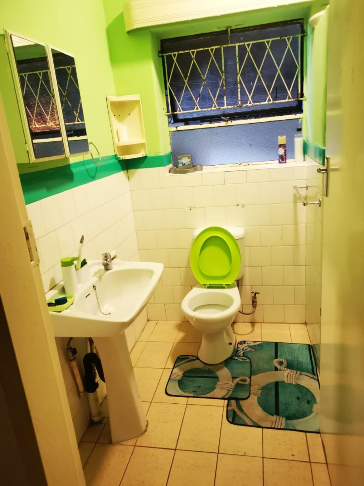 3-bedroom Oasis With Pool Apartment *