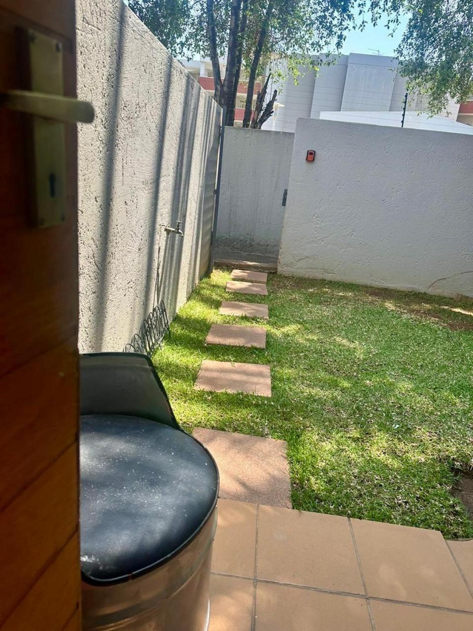 Snowy Purple Sandton Apartment *