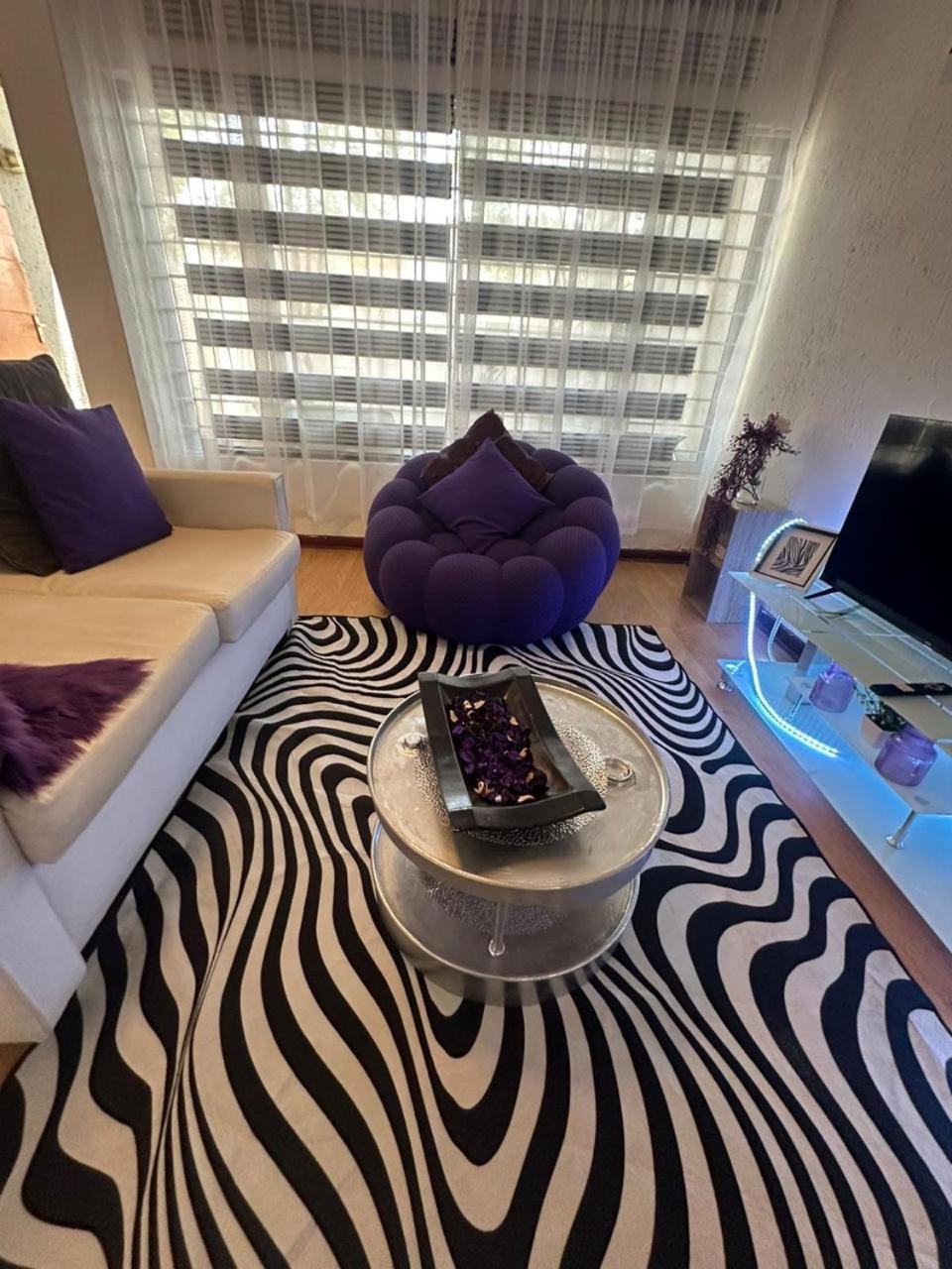 Snowy Purple Sandton Apartment Johannesburg