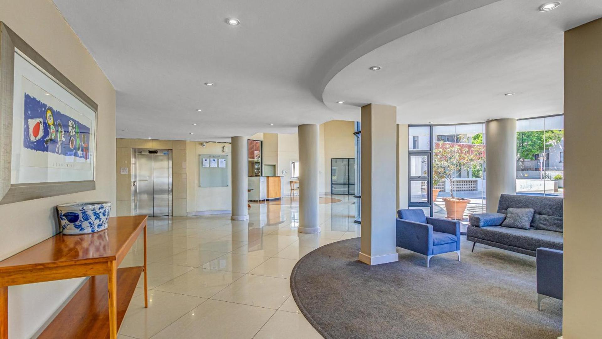 Căn hộ Luxury Penthouse In The Heart Of Sandton *