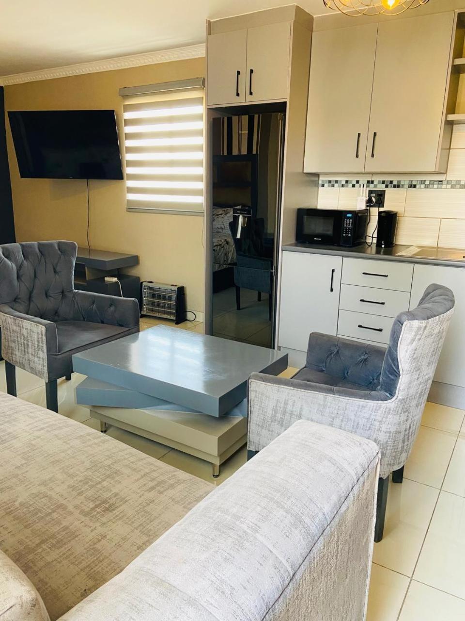 Lemao Properties/guest House Nhà khách Johannesburg