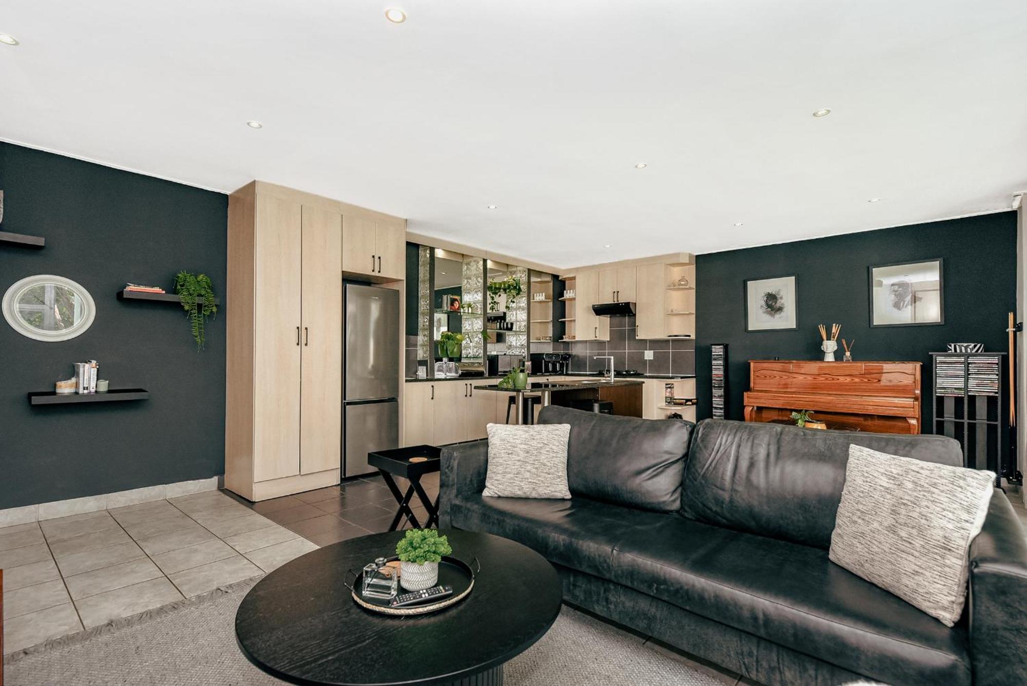 Poolside Apartment Johannesburg